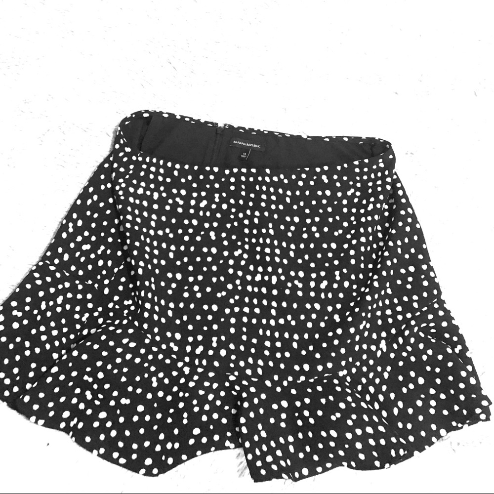 Cute Banana Republic polka dot skirt